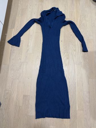 Blaues Rippstrick-Maxikleid mit Kragen – Grösse S
