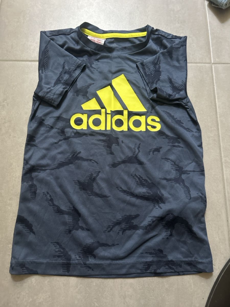 Adidas T-Shirts: T-shirt Adidas – Gebraucht aus Lausanne von non_ptb6