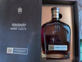 Ararat Nairi Brandy 20 Jahre in Geschenkbox neu ungeöffnet 
