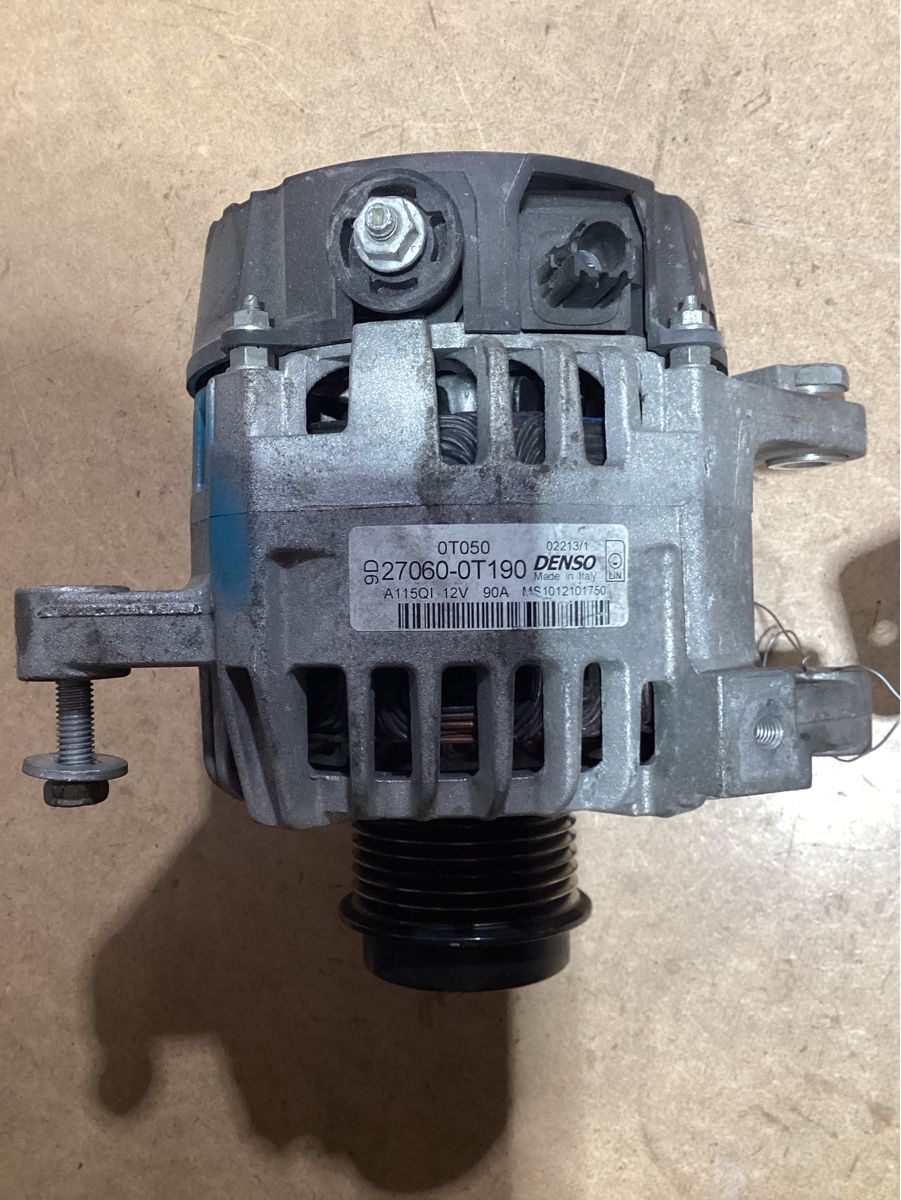 Toyota Tutti pezzi di ricambio auto: Alternator zu Toyota Auris 1.6 Terra – Usato da Reichenburg venduto da T864RX 1