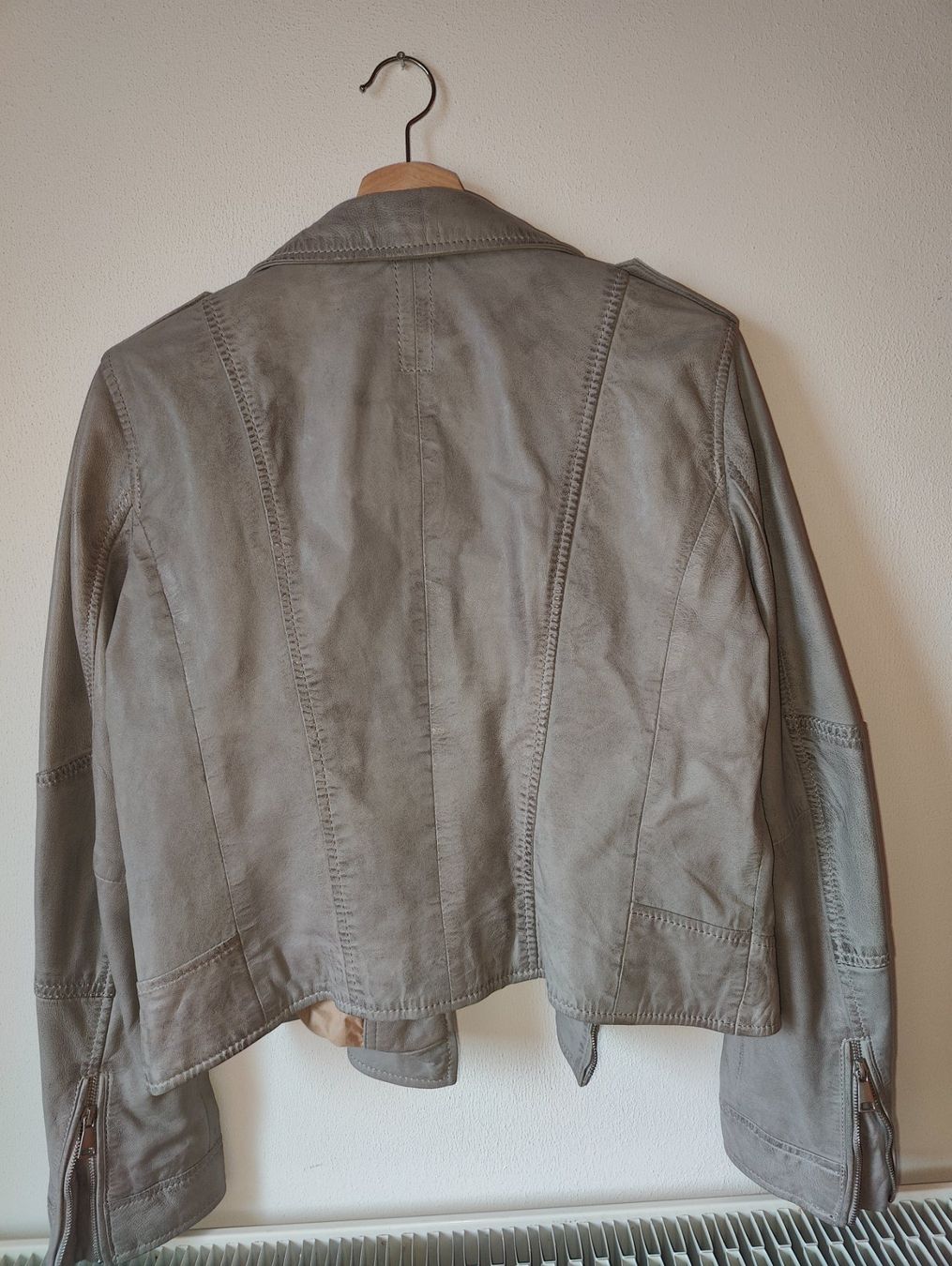 Giacche: Oakwood Lederjacke Hellgrau – Usato da Trogen venduto da Hirtilla 2