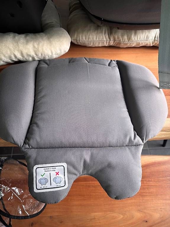 Cybex Seggiolini per auto: Cybex Cloud Z i-Size Babyschale inkl. Base Z – Usato da Eglisau venduto da sarahsb5 4