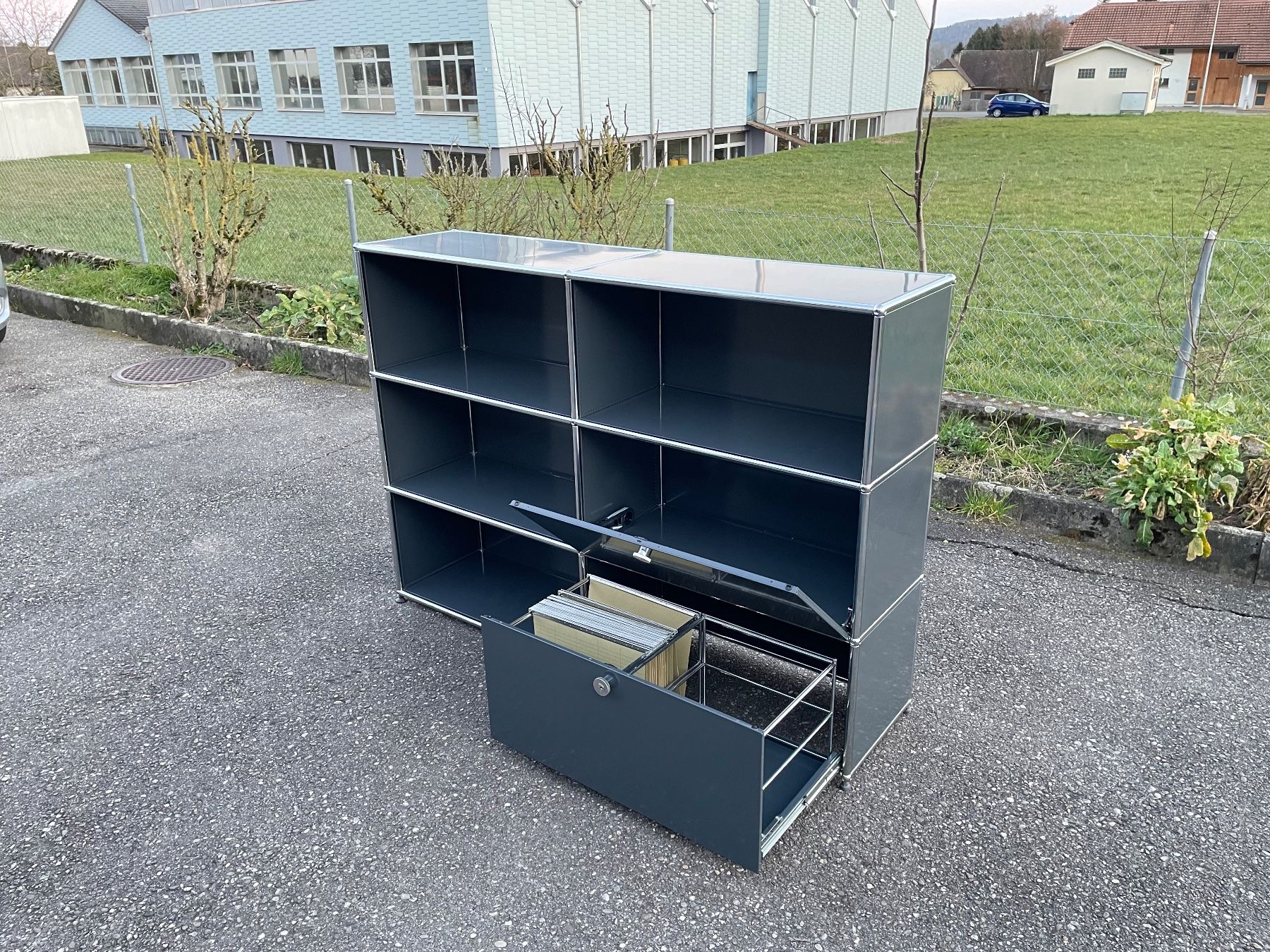 USM Regale: USM Sideboard Anthrazitgrau, Lieferung und Umbau möglich – Gebraucht aus Grenchen von Design-Outlet 6