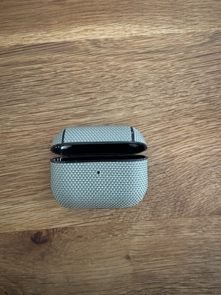 Cover & Protezioni schermo: AirPods Pro 2 Case – Nuovo (secondo la descrizione) da Einsiedeln venduto da Nadine_Nadine