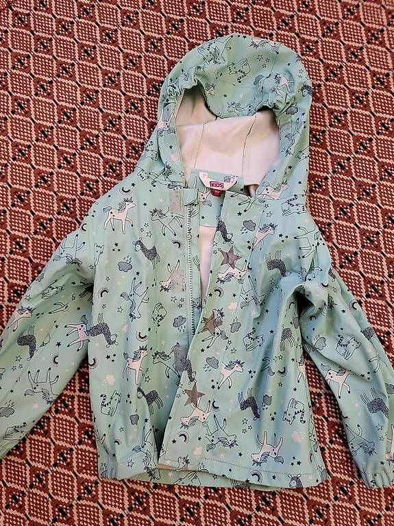 Vestes & Manteaux: leichte Regenjacke Gr. 104 – D'occasion à Zürich par deb_ft5r