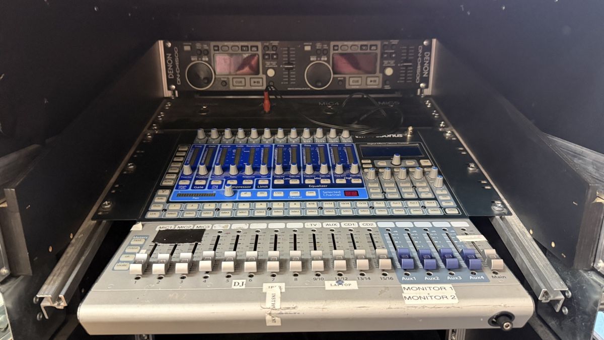 Console di mixaggio: Professionelles DJ Mischpult im Case – Usato da Zürich venduto da gramophone 2