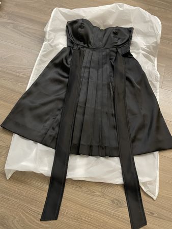 Robe noir pour femme styliste Americo Tavar, taille S