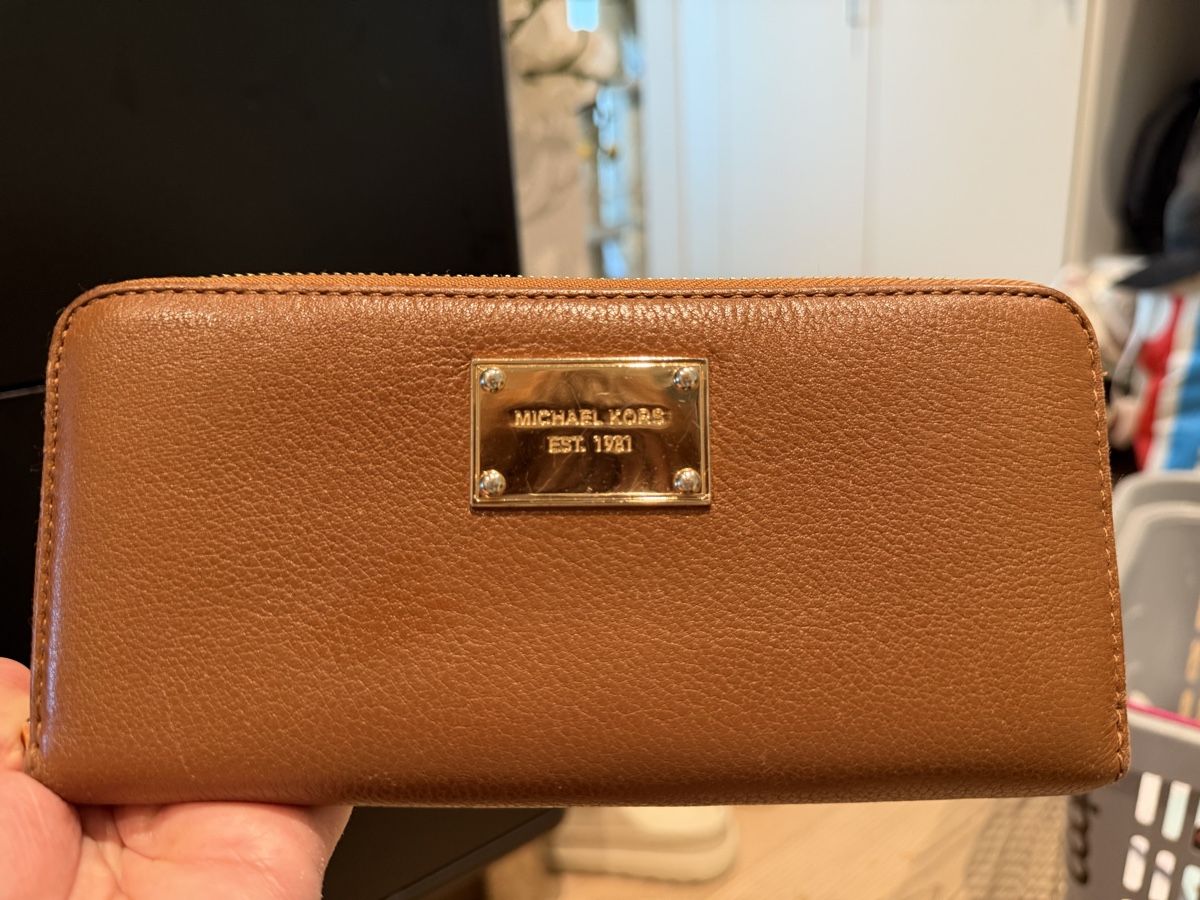 Michael Kors Portamonete: Michael Kors Portemonnaie  – Usato da Hildisrieden venduto da isabell91