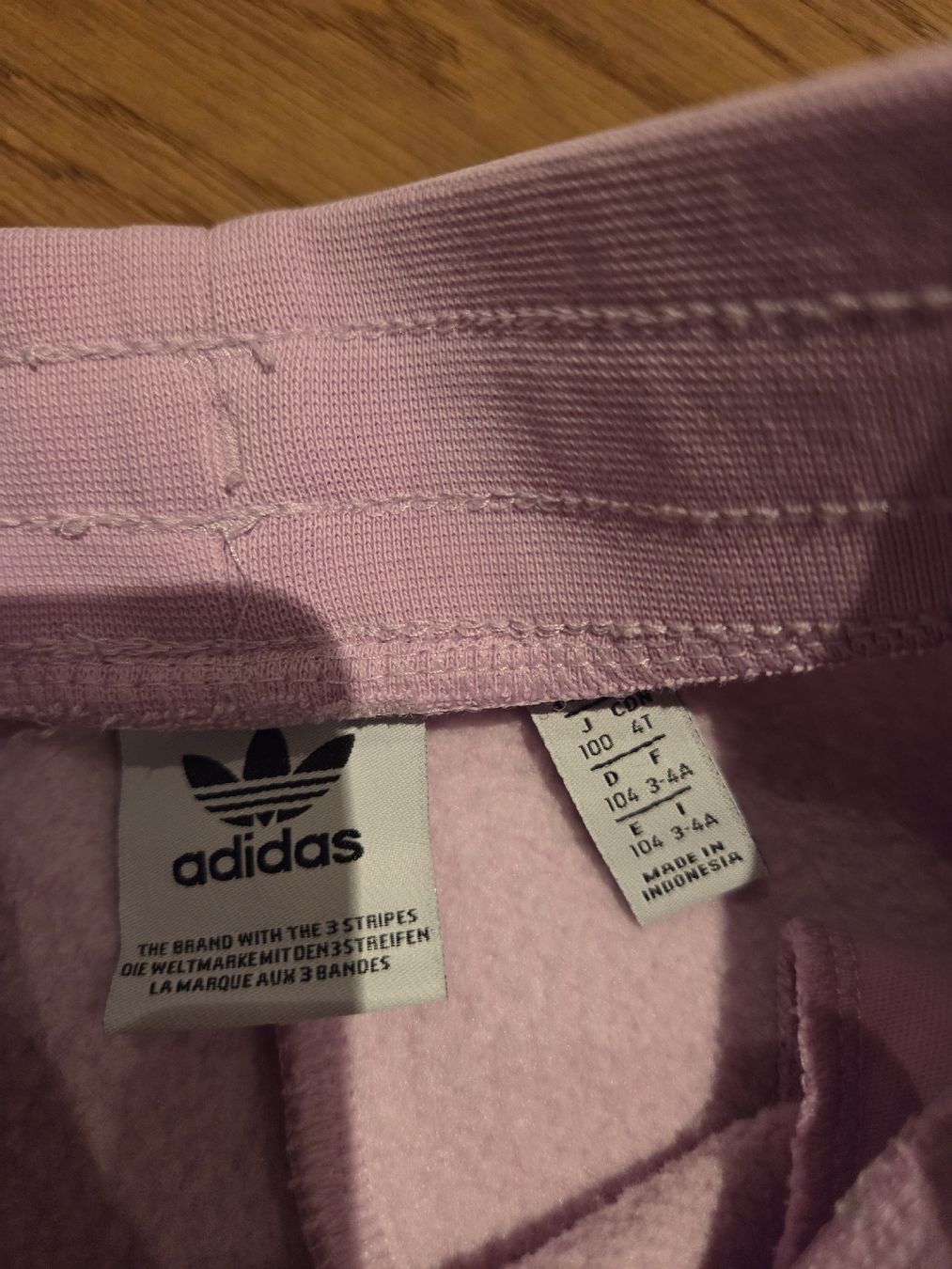 Adidas Pantaloni: Adidas Trainingshose Grösse 104 – Nuovo (secondo la descrizione) da Hochdorf venduto da lor_27 2