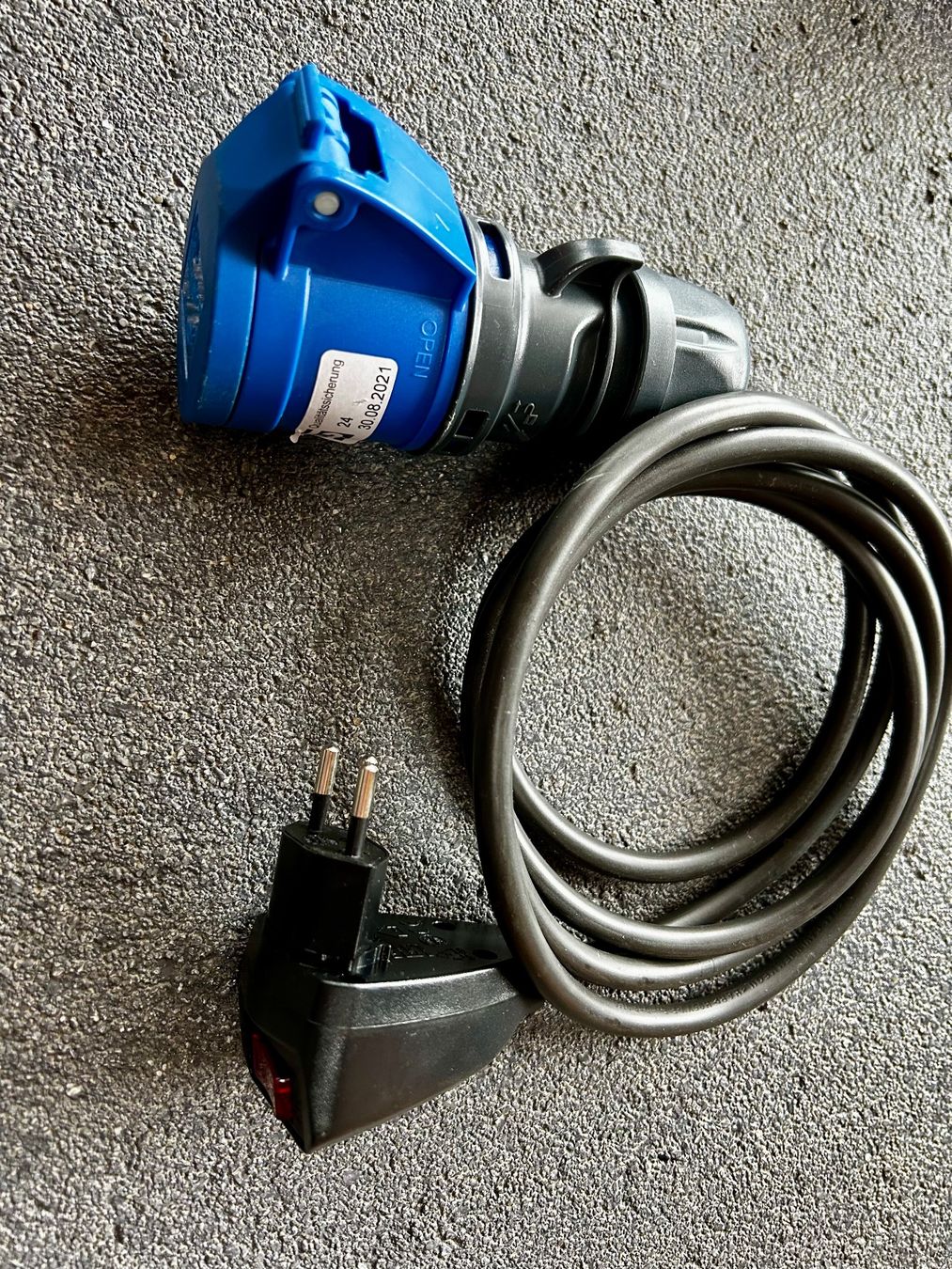 Alimentazione elettrica: Adaptateurs électriques 230V - 400V – Usato da Grimisuat venduto da Cbelette 1