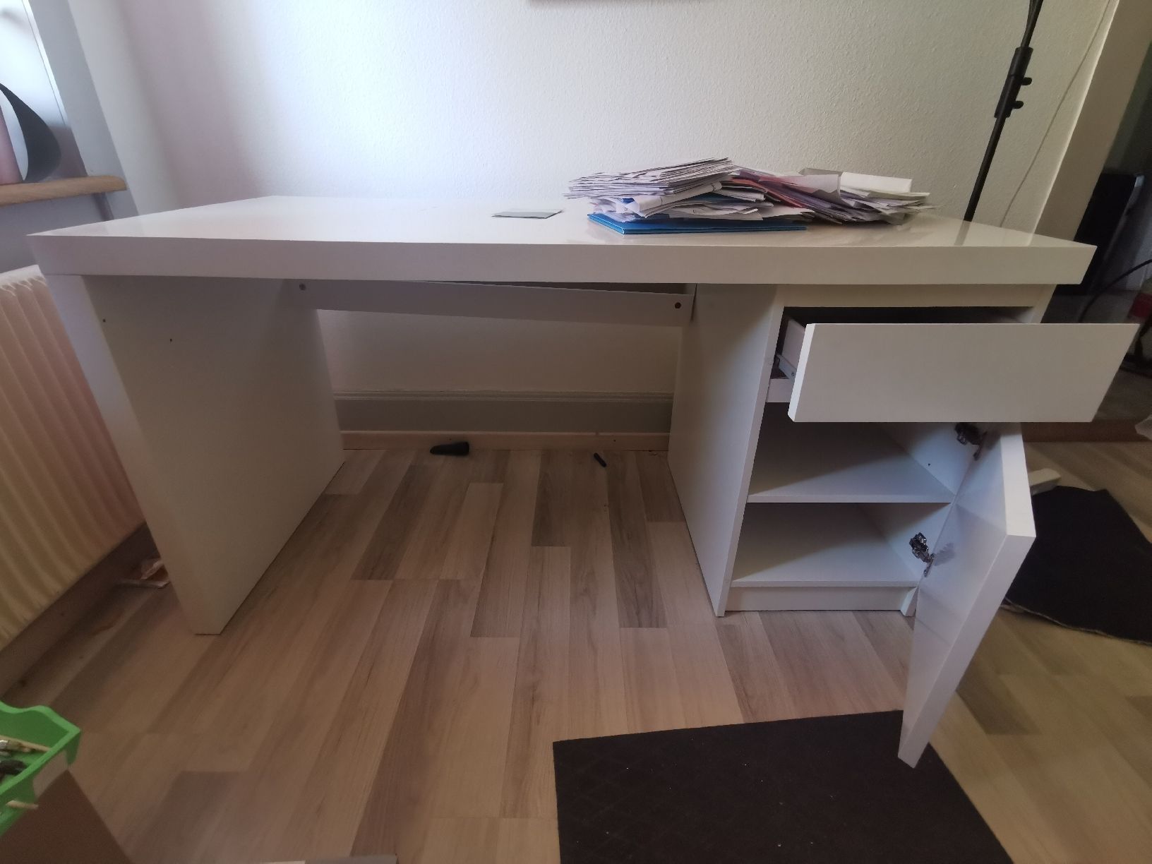 Ikea Scrivanie: Ikea Schreibtisch, rechts Möbel – Usato da Gerlafingen venduto da Oelprinz 1