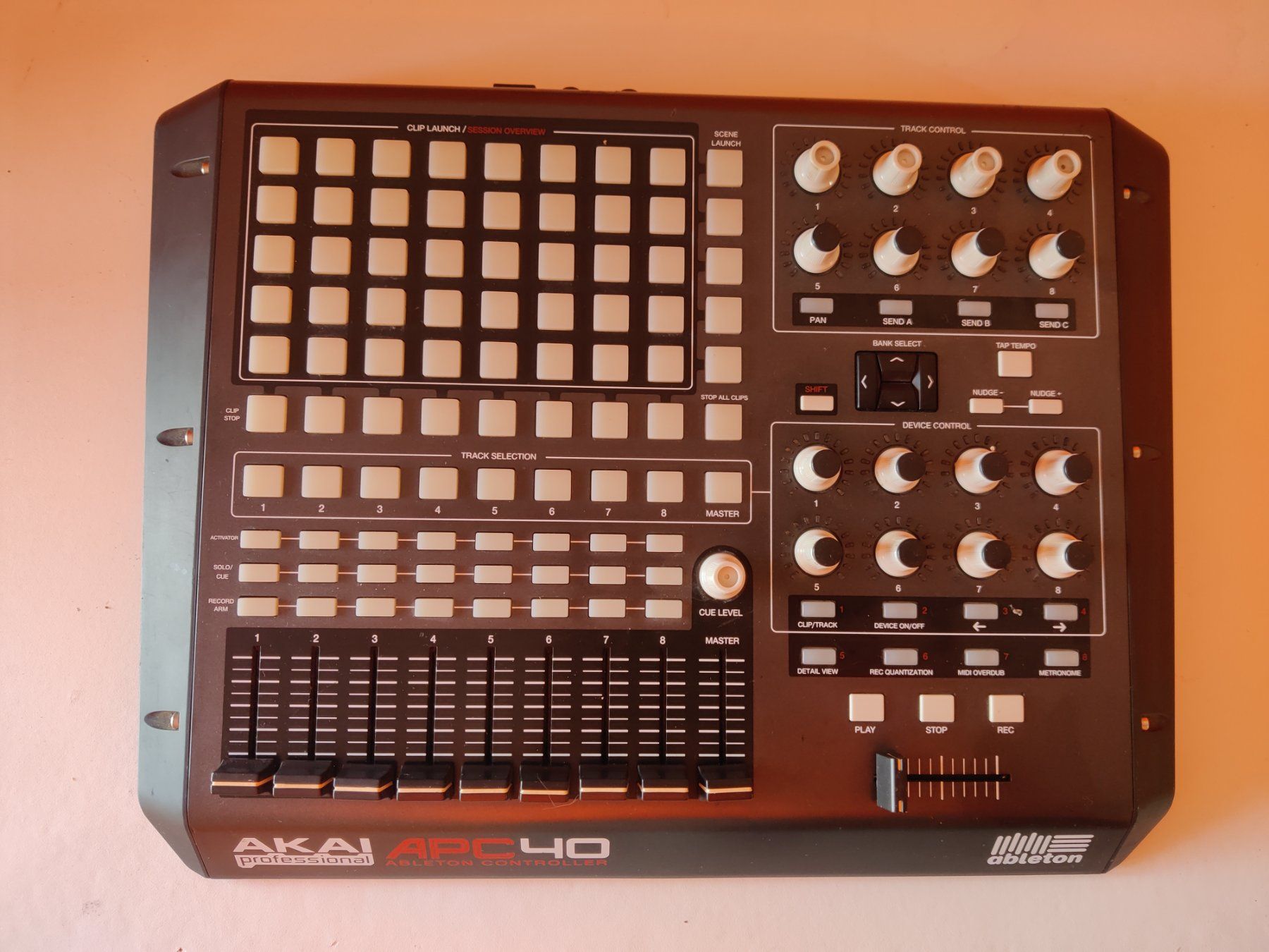 Akai Strumenti musicali: AKAI Professional APC 40 – Usato da Viganello venduto da XTECHSTOREX 3