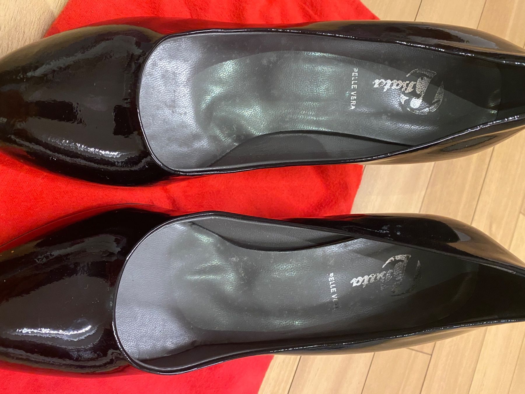 Scarpe da donna: Vendo scarpa nuova mai usate – Nuovo (secondo la descrizione) da Bre sopra Lugano venduto da Carolina-JM 3