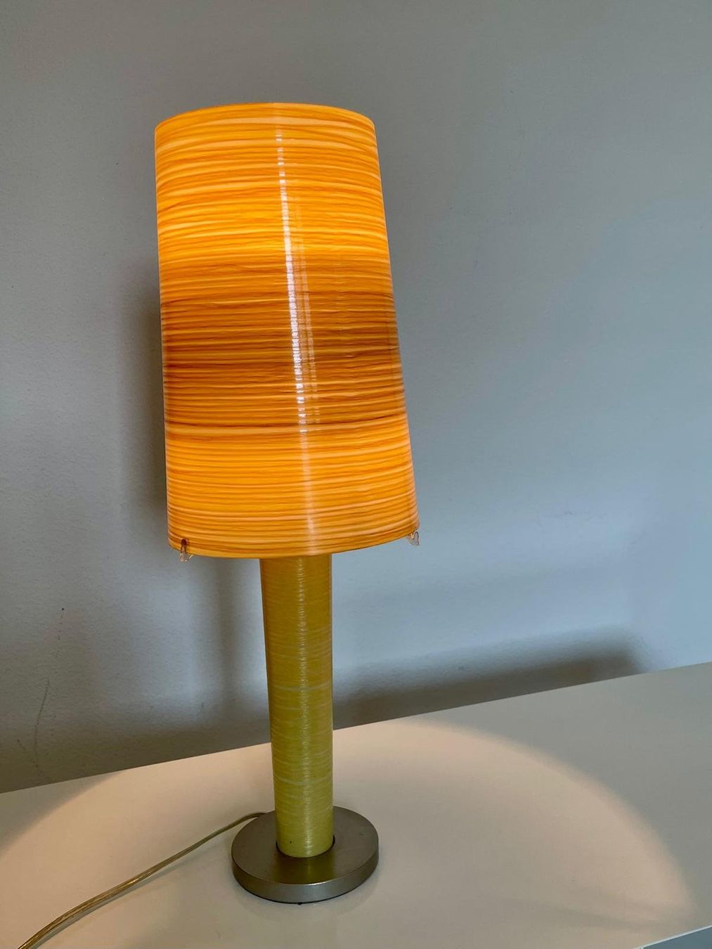 Lampade: Tischlampe mit Metallsockel – Usato da Zürich venduto da ShaziaI 1