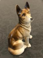 Figurine Chien Berger Allemand en porcelaine.