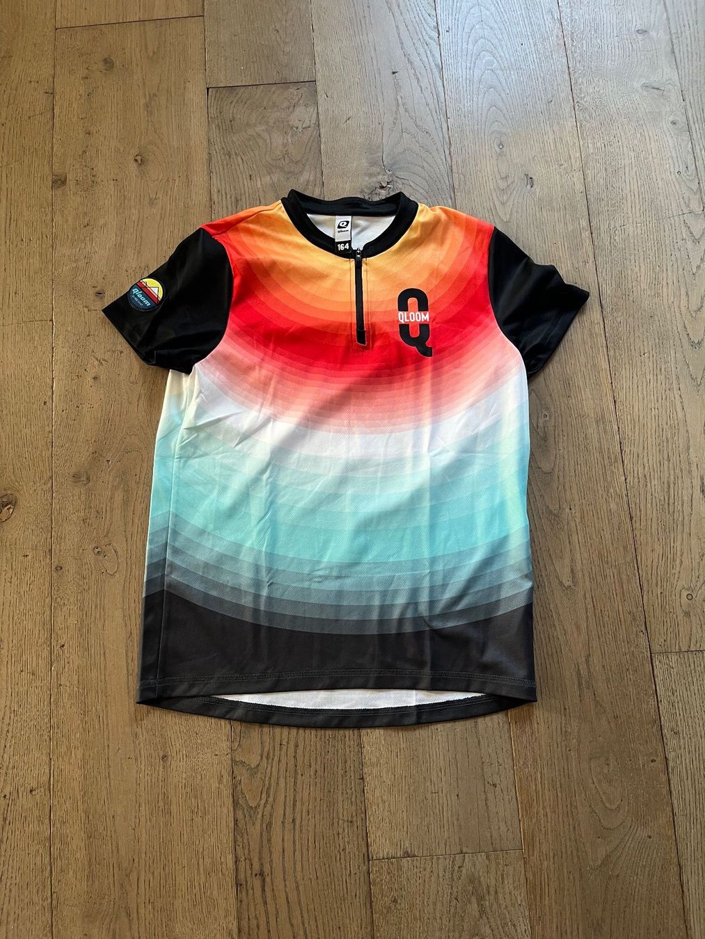 Qloom Trainer, Turnhosen & -trikots: Velo Trikot Junior – Gebraucht aus Wettingen von Volltreffer10