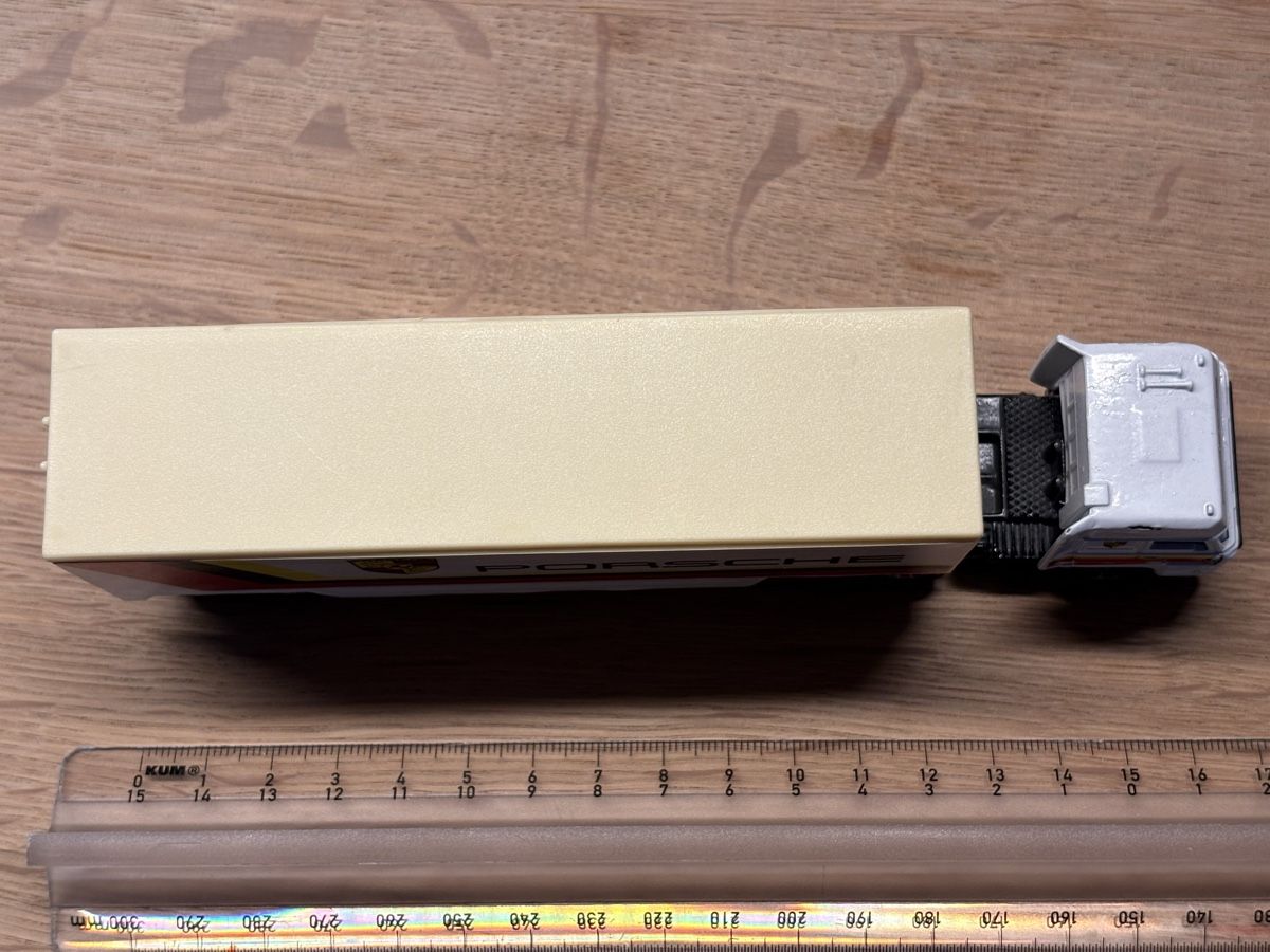 Matchbox Modellautos: 1 Sattelschlepper**Porsche**Matchbox** – Gebraucht aus Volketswil von Car6 1