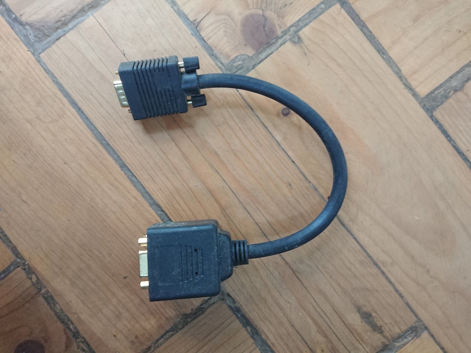 Lecteurs & Adaptateurs: VGA Adapter 1x auf 2 x – D'occasion à Wittenbach par Aberanders