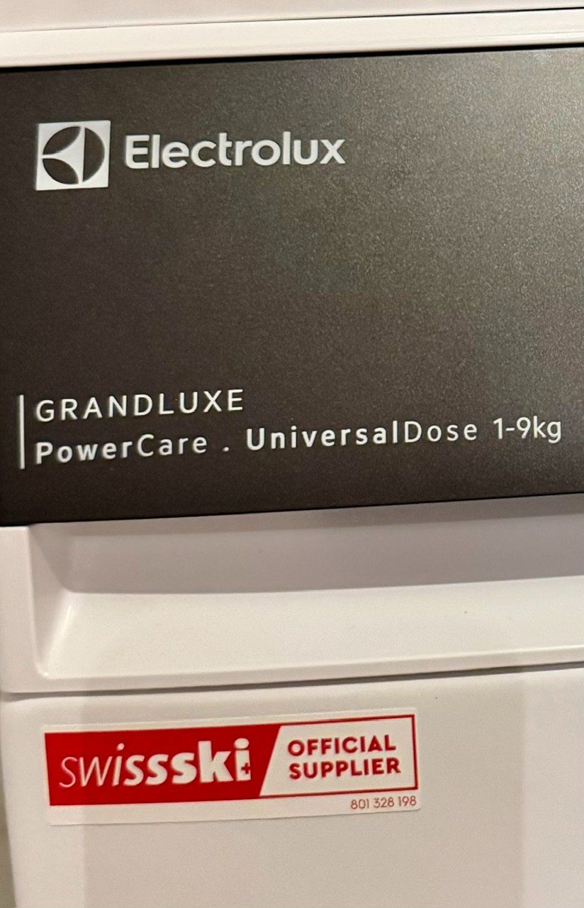 Electrolux Lavatrici: Electrolux Waschmaschine & Wärmepumpentrockner Waschturm set – Usato da Winterthur venduto da suizo_ 2