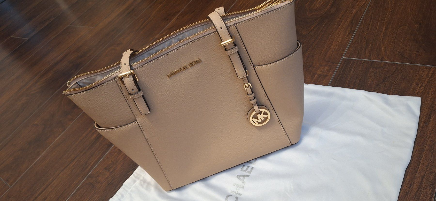 Michael Kors Borse: Michael Kors Handtasche in Hellbeige – Nuovo e nell'imballaggio originale da Eschenbach SG venduto da uriujato