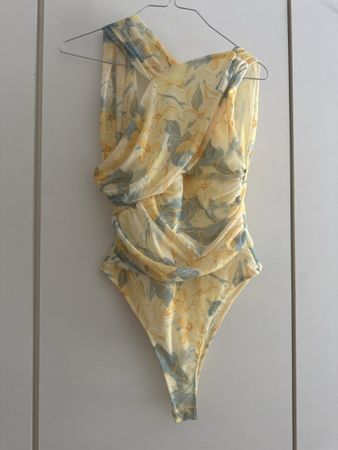 Zara Body Gelb Blumenmuster Grösse M 
