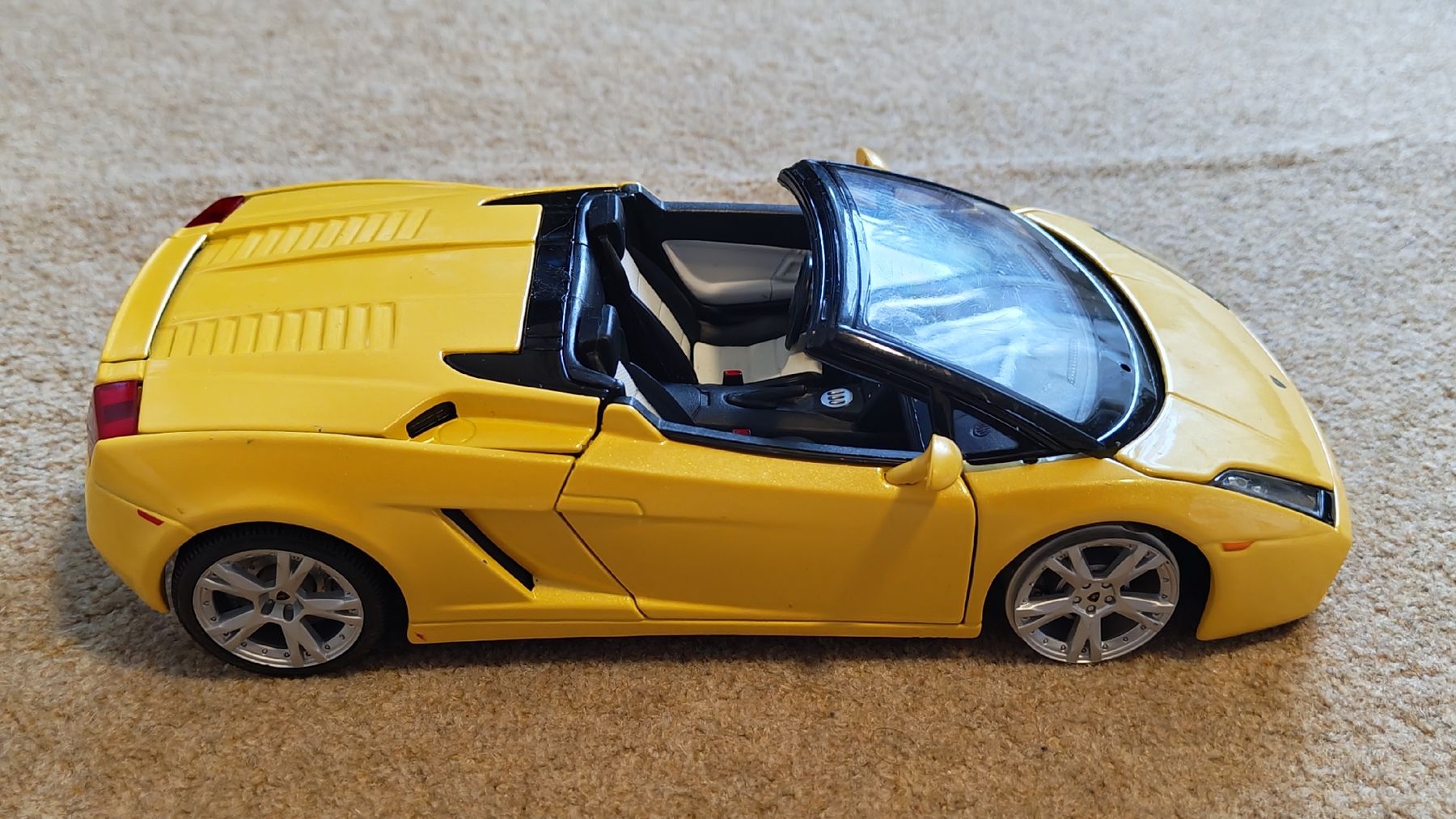 Lamborghini Modellini d'auto: Lamborghini Gallardo Spyder Model, Yellow, Collect! – Difettoso da Glattbrugg venduto da har_jgc7 1
