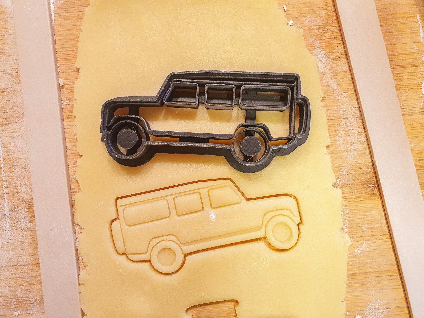 Teglie da forno: Ausstecher Land Rover Defender – Nuovo (secondo la descrizione) da Grenchen venduto da HUMMER_H1
