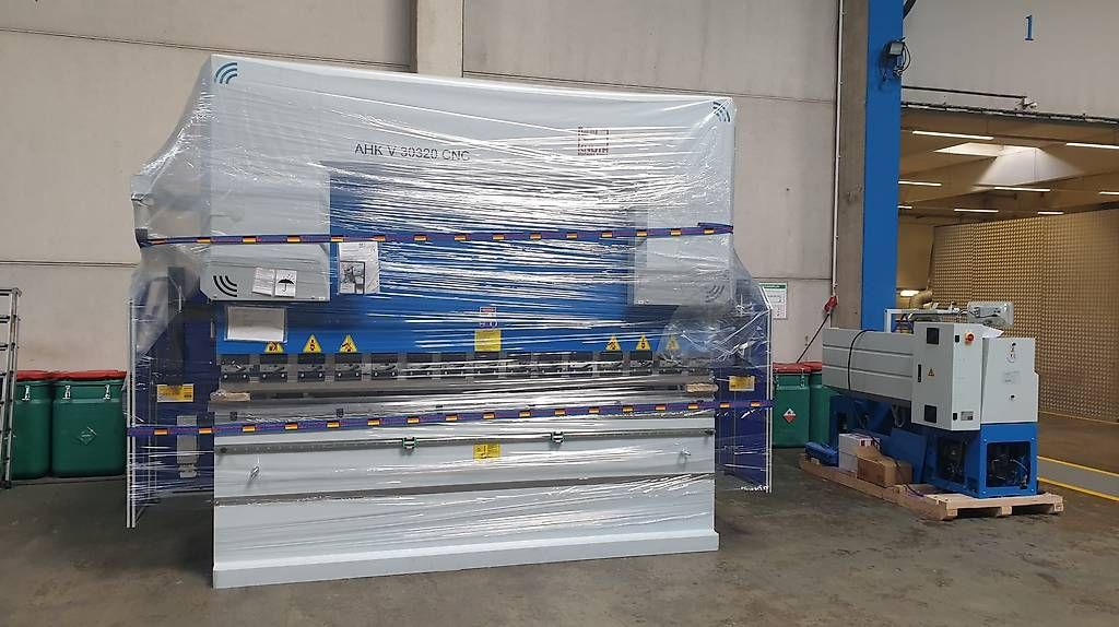Tutte le macchine: Abkantpresse Knuth AHK V 30135 CNC – Nuovo e nell'imballaggio originale da Kestenholz venduto da hstech.ch 1