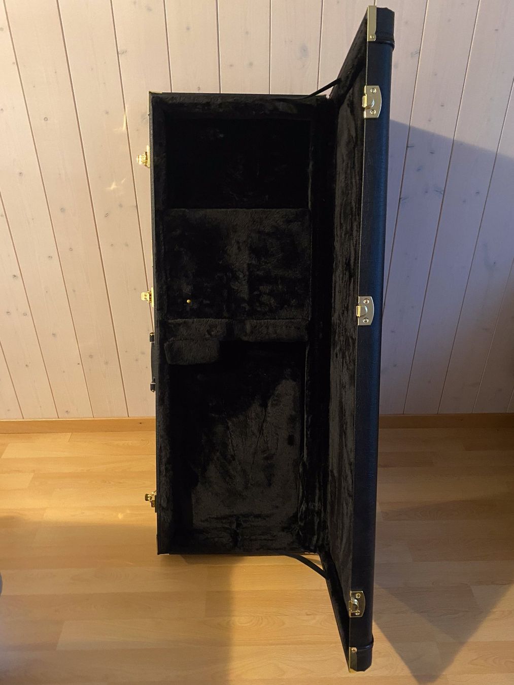 Yamaha Musikinstrumente: Yamaha Hardshell Case für E-Gitarre – Neu und originalverpackt aus Beckenried von and_b729 2