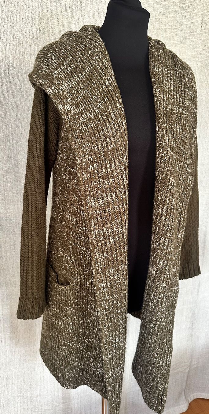 Stradivarius Jacken: Olivgrüne Strickjacke von Stradivarius Gr. S – Gebraucht aus Muri AG von Shoshana5 1