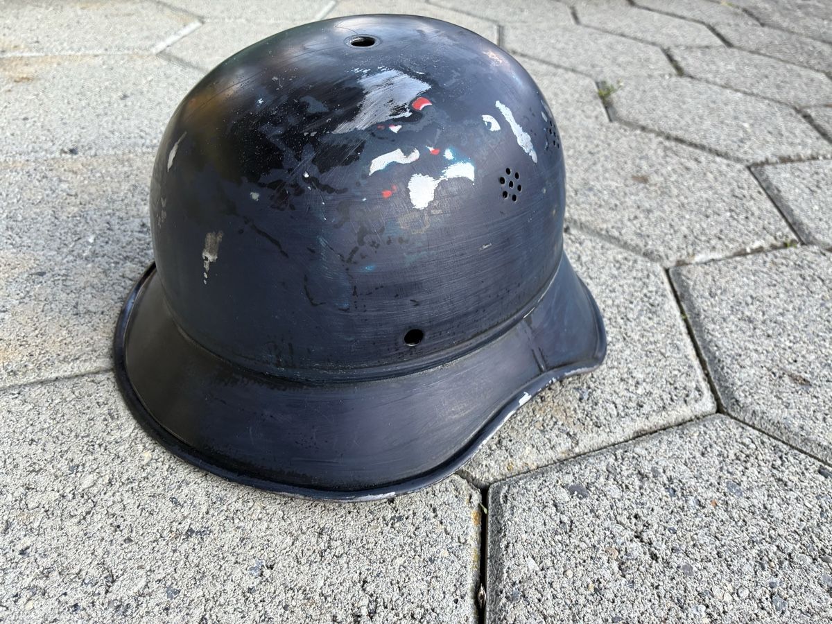 Uniformi & Effetti personali: Originaler WW2 Luftschutz Helmglocke – Usato da Balsthal venduto da Sven.sch 1