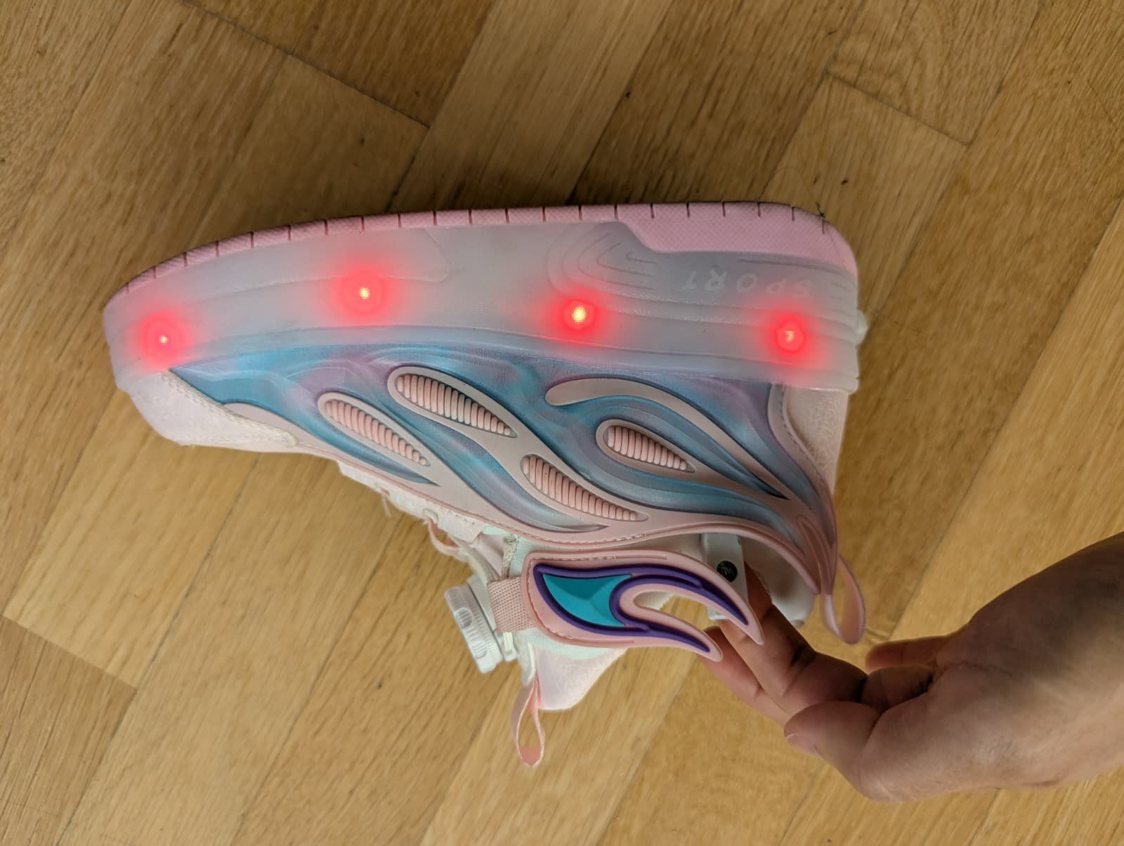 Pattini in linea & Pattini a rotelle: Schöne Mädchen Rollschuhe mit VIELEN Lichteroptionen – Usato da Zug venduto da mia_yvt2 2