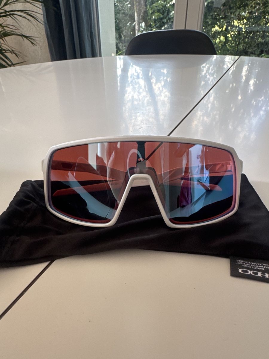 Oakley Brillen & Gläser: Oakley sutro blanche – Neu (gemäss Beschreibung) aus Tolochenaz von fab_5lb9 2