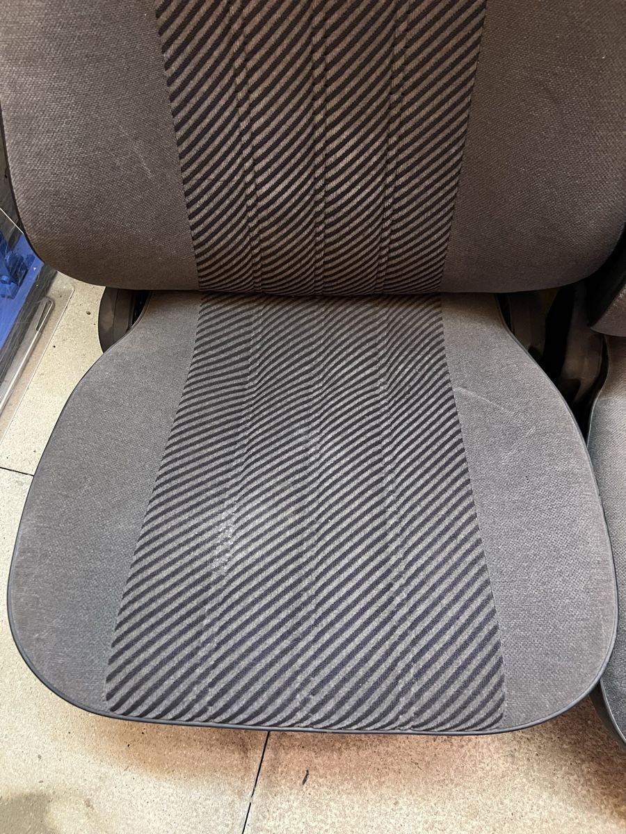 BMW Tutti pezzi di ricambio auto: BMW E30 Sitze 2-Türer – Usato da Uitikon Waldegg venduto da Excuseme 6