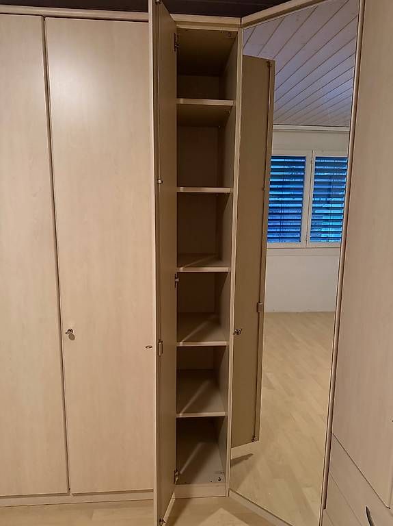 Armadi: Grosser Eckkleiderschrank Ahorn – Usato da Nebikon venduto da udim2013 2