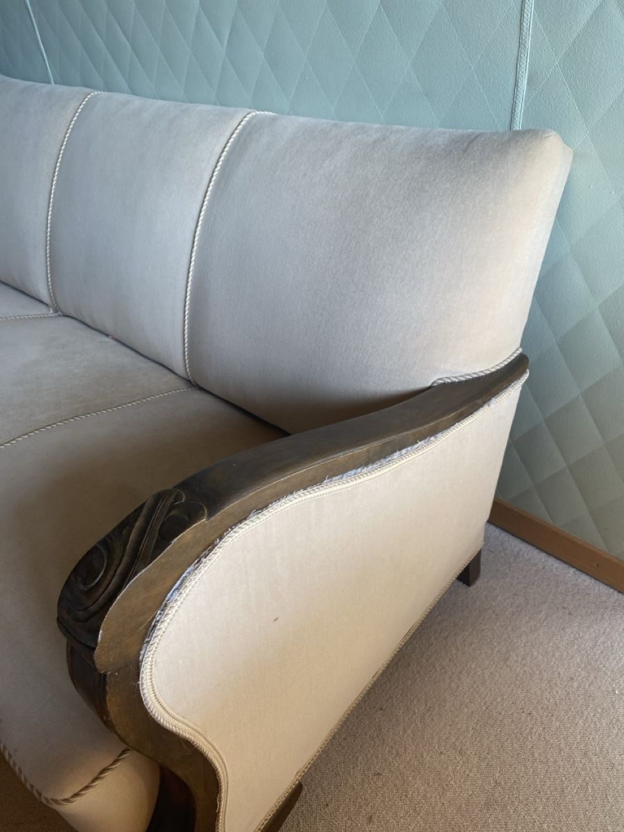 Divani: Sofa beige fabric with wooden armrests  – Usato da Schwyz venduto da sop_g97x 2