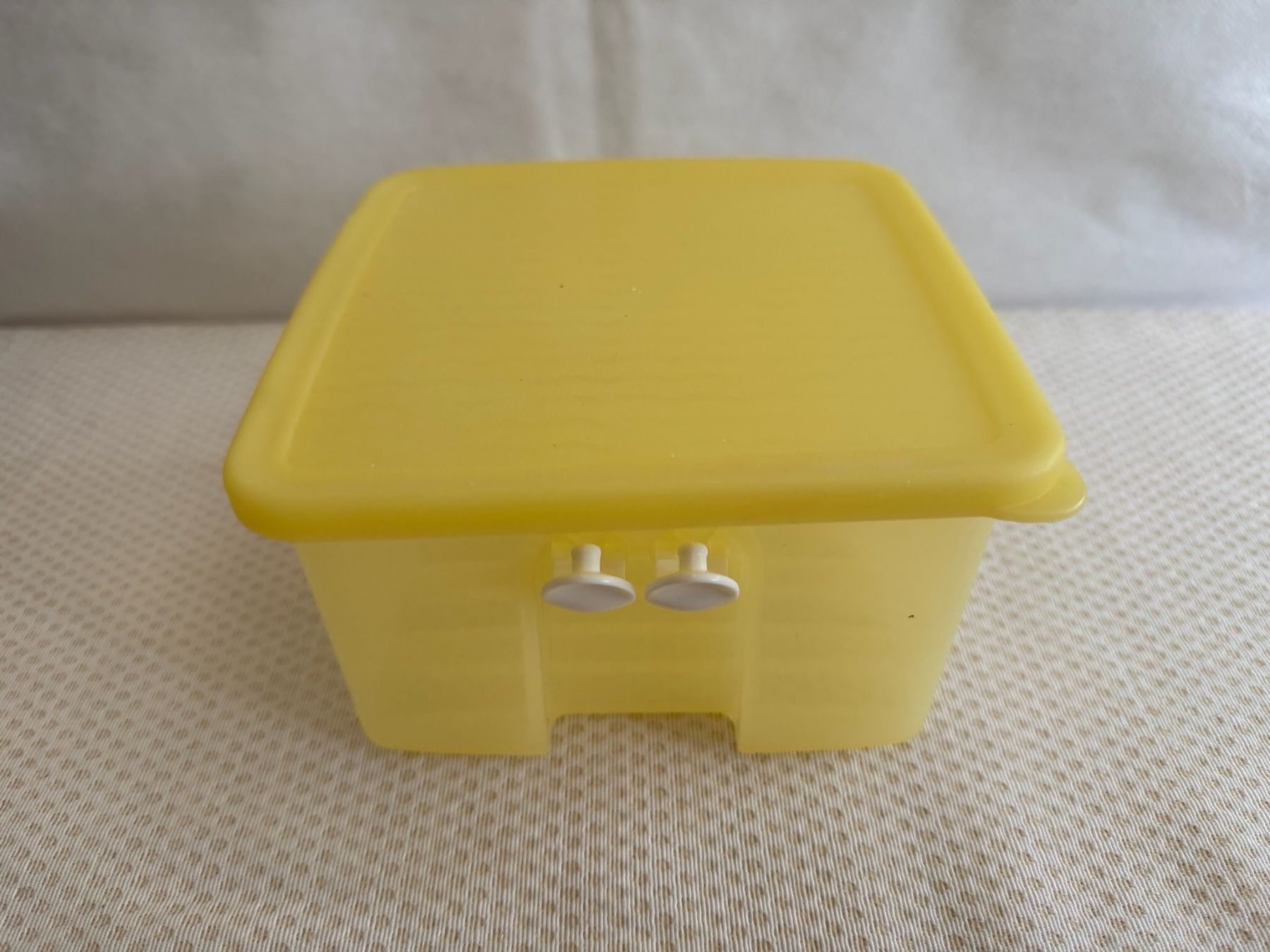 Tupperware Behälter & Ähnliches: Tupperware - Récipient - boîte fraicheur 15 x 15 x 9 – Gebraucht aus Sion von accroshoes