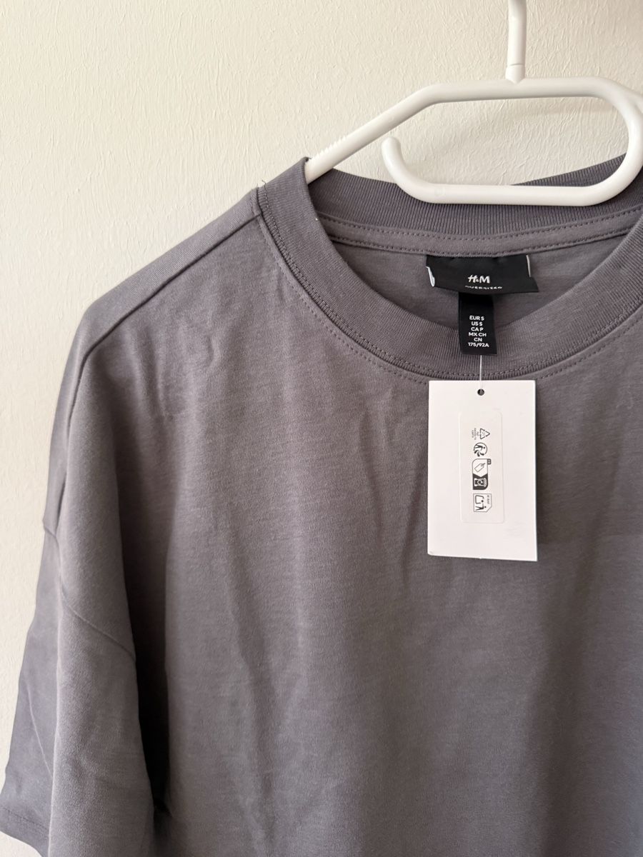 H&M T-shirt: T-shirt H&M Oversized  – Nuovo e nell'imballaggio originale da Monthey venduto da sen_6ckr 2