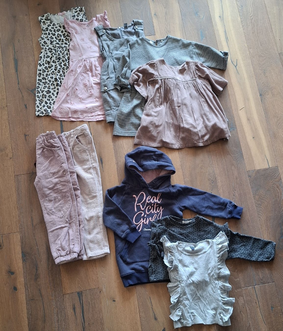 Lotti & Set di vestiti: Kleiderpaket 10 Stück 110 – Usato da Alpthal venduto da Ing3_rid