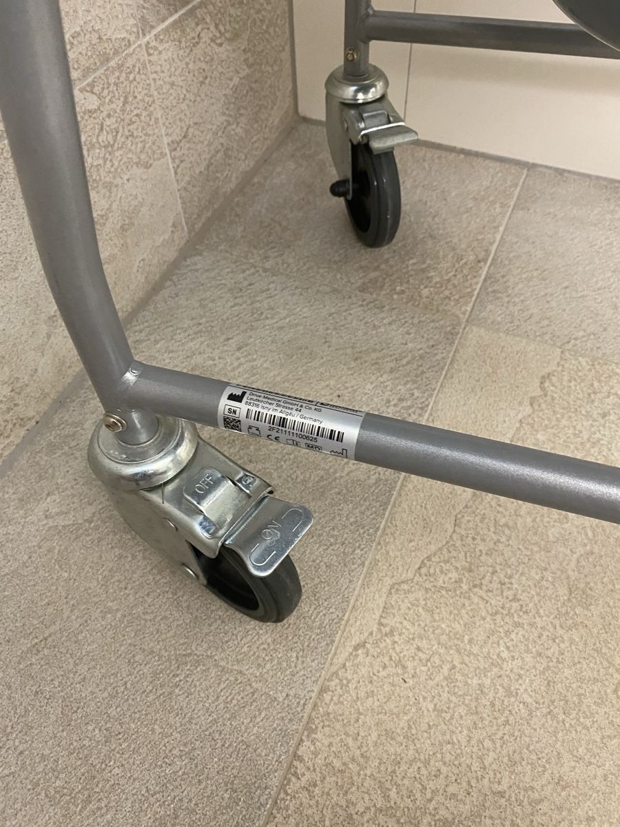 Rollstühle: Rollstuhl Dusche/Toilette mit Eimer gebraucht funktionsfähig – Gebraucht aus Effretikon von Kiri013 4