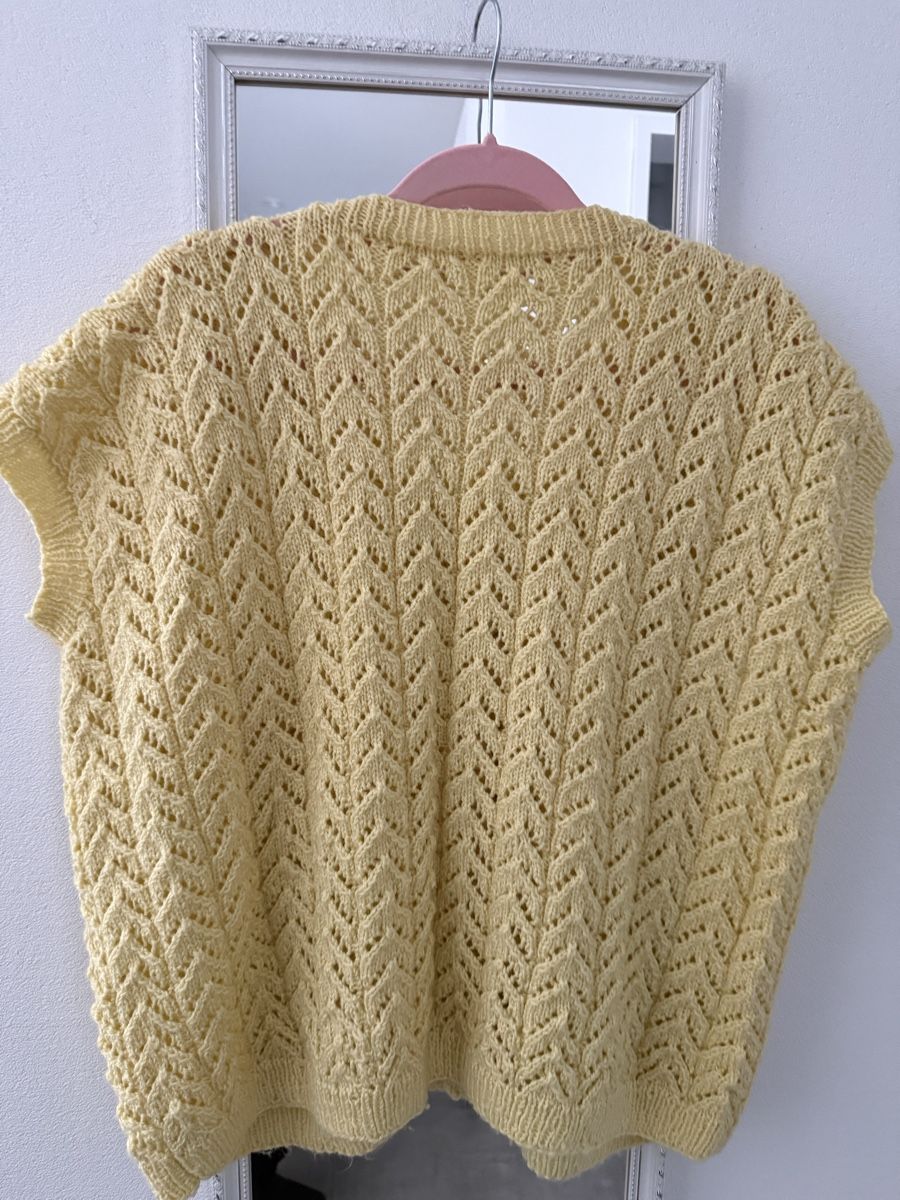 Pulls & Sweat-shirts: Pullunder/ Gilet mit Knöpfen Grösse 52. Brustumfang ca.136  – D'occasion à Pfeffikon LU par pepino17 1