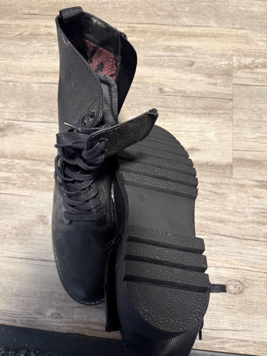 Scarpe da donna: Damenstiefel Gr.41 ungetragen – Usato da Bettwiesen venduto da Maori6