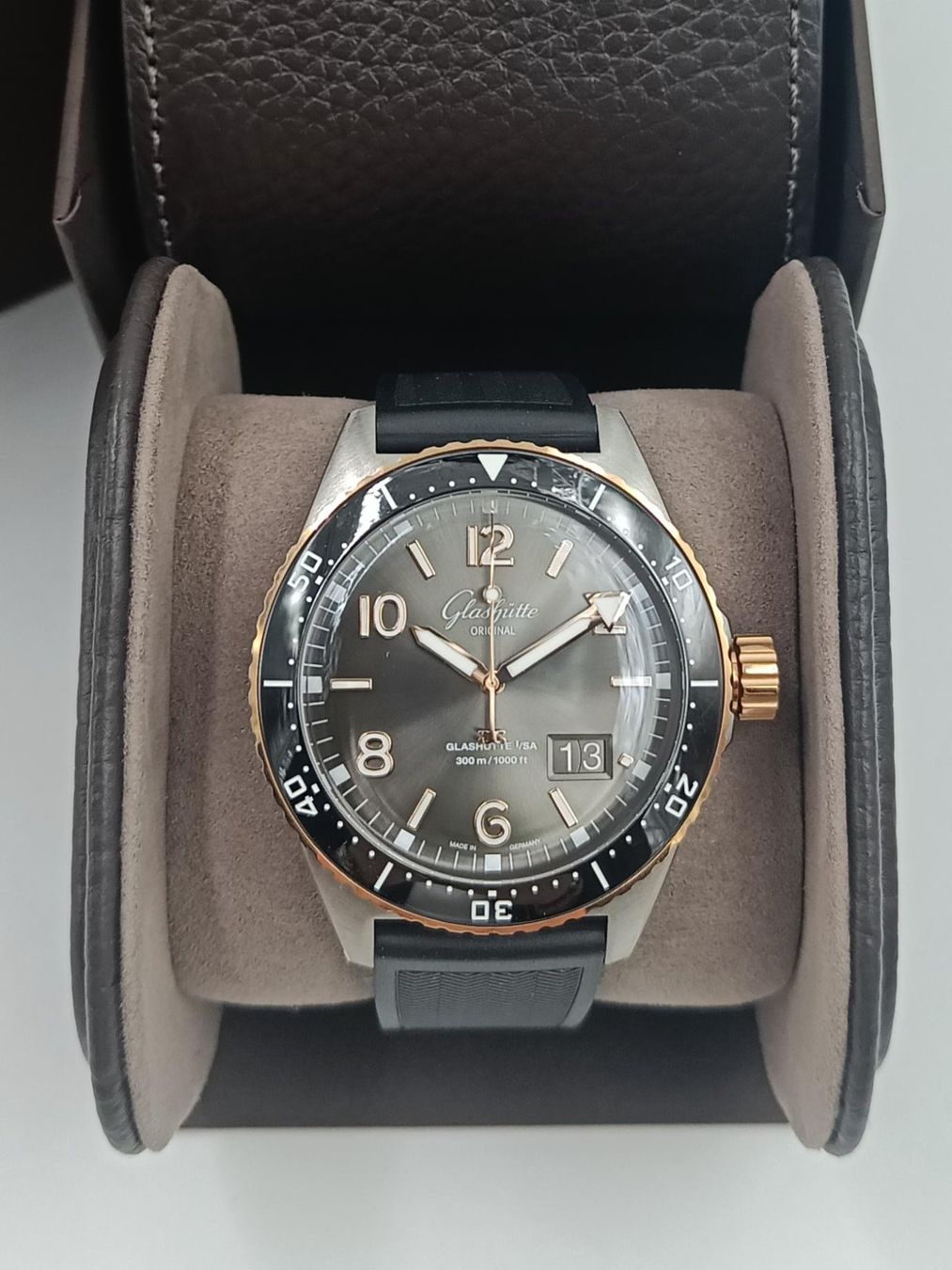 Glashütte Montres: GLASHÜTTE ORIGINAL "SEAQ PANORAMA DATE" – Neuf (Voir description) à Luzern par EdiGem