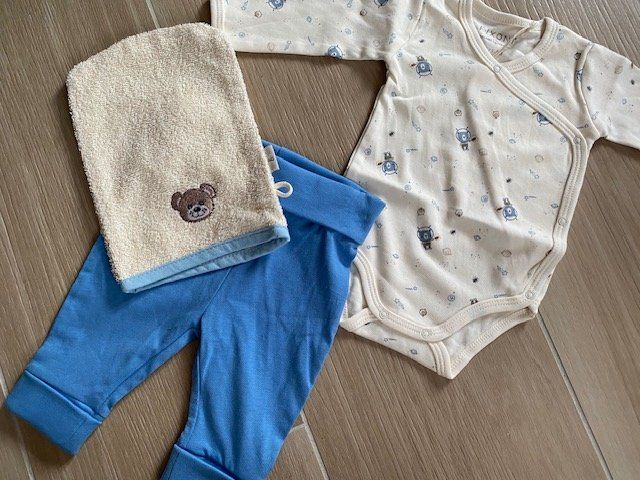 Kleiderpakete & -sets: NEU: Body, Hose u. Waschhandschuh total herzig – Neu (gemäss Beschreibung) aus Staufen von Nasli 3