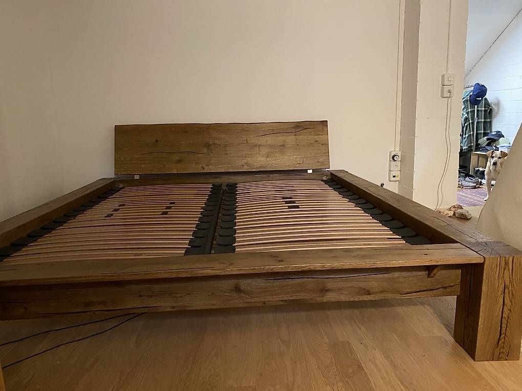 Livique Lits: Bett Emilia massive Sumpfeiche – D'occasion à Wilen b. Wollerau par degen2000