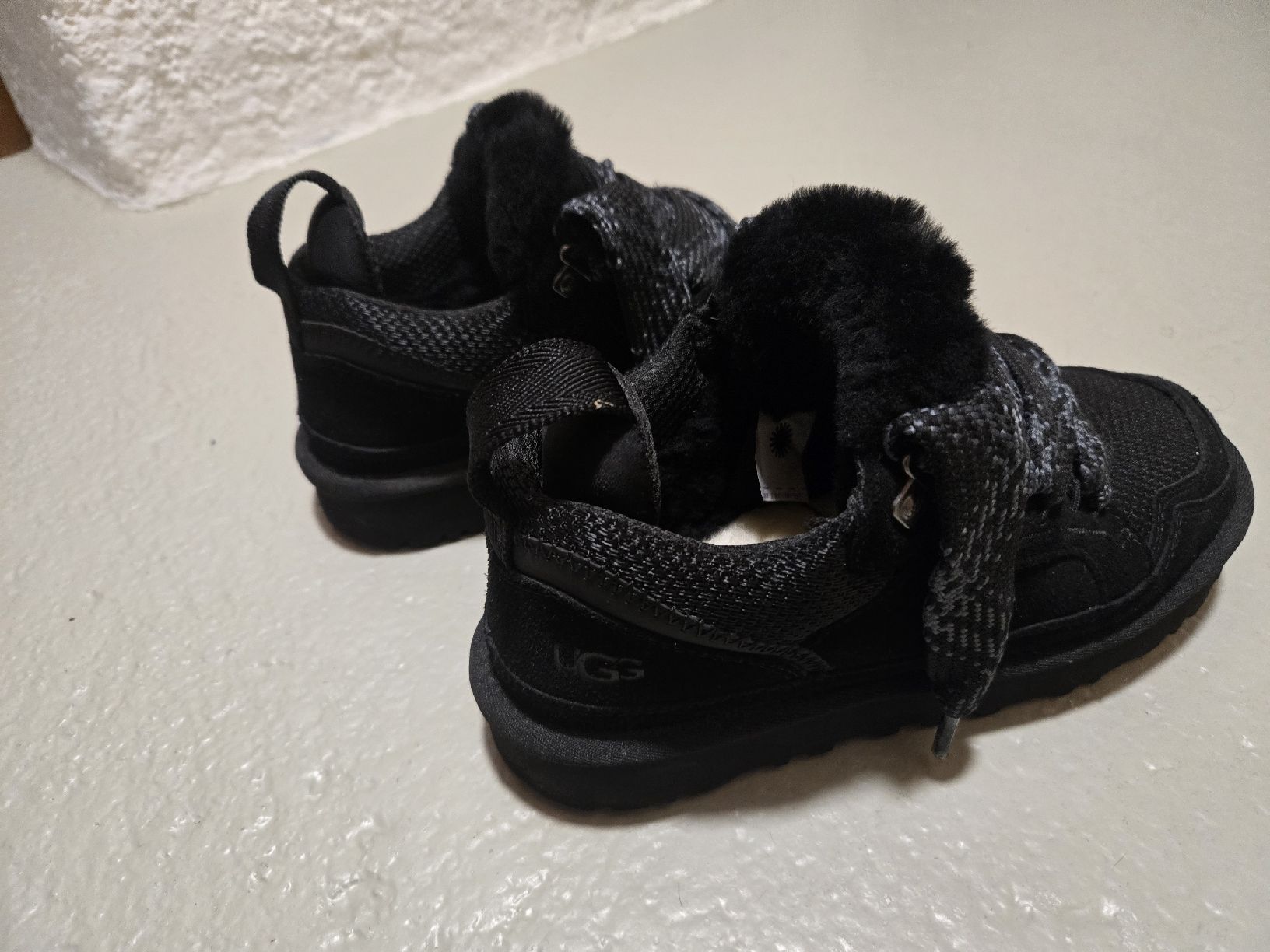 Ugg Scarpe da uomo: basket UGG 36 – Usato da Bassecourt venduto da co.hurlimann 2