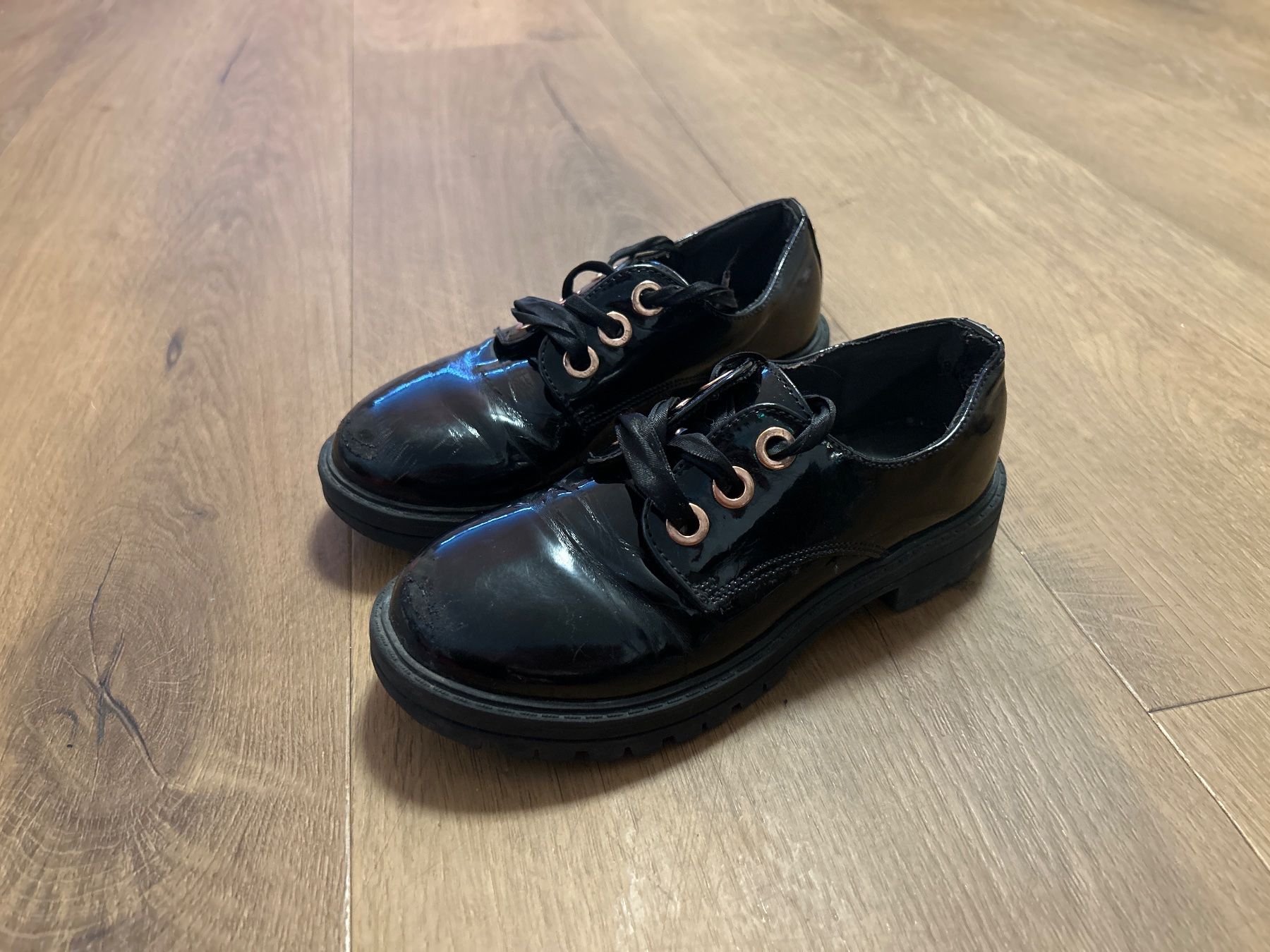 Next Scarpe per ragazze: Next Halbschuhe Lack Mädchen Gr 32.5 – Usato da Regensdorf venduto da Spyke55 2