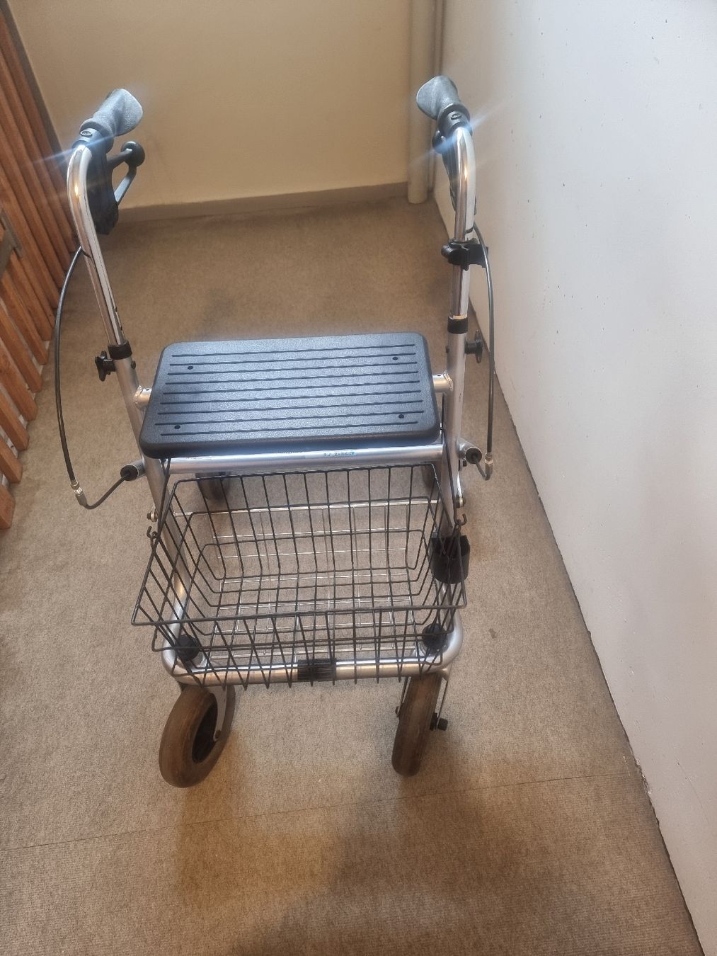 Gehhilfen: Dietz  Rollator, Masse Breite 46, Tiefe 70 – Neu (gemäss Beschreibung) aus Bern von ren_ch7l