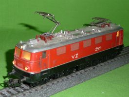 DB E41 Märklin 3034 vor 1977 Gehäuse rot umgemalt fast antik