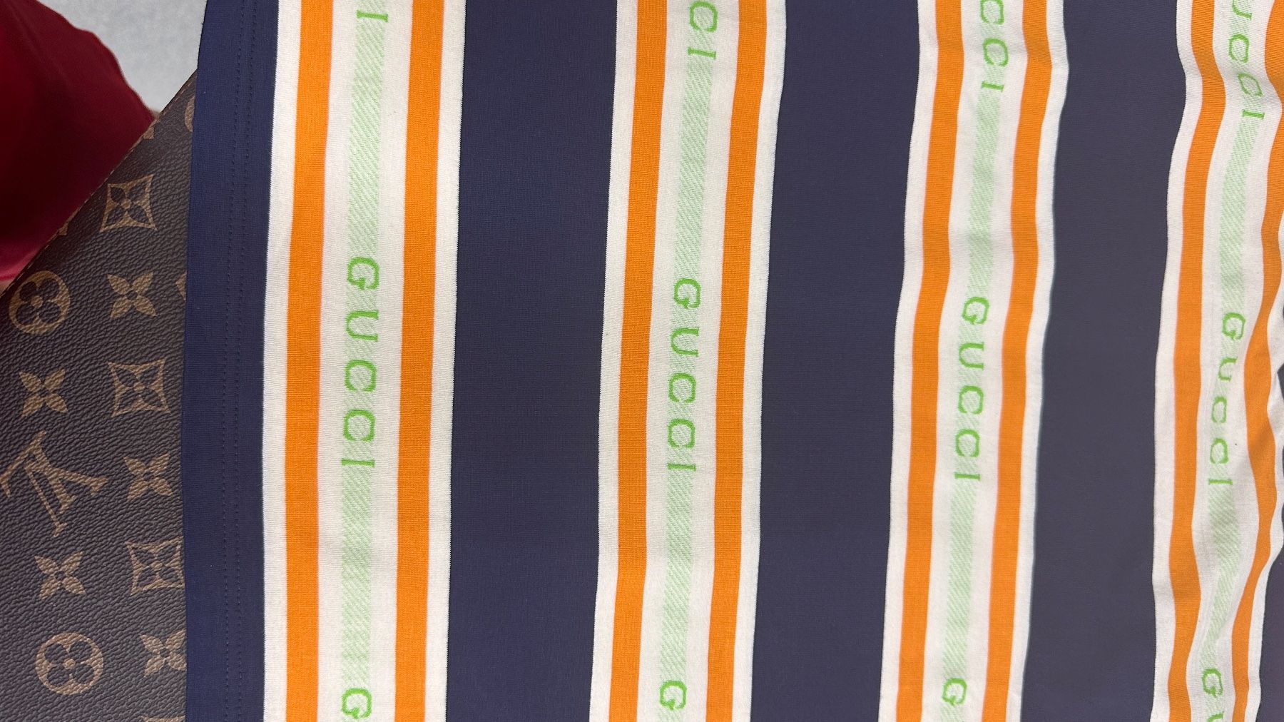 Gucci T-Shirts: Gucci T-Shirt – Neu und originalverpackt aus Lachen SZ von HelvetiaLuxury 7